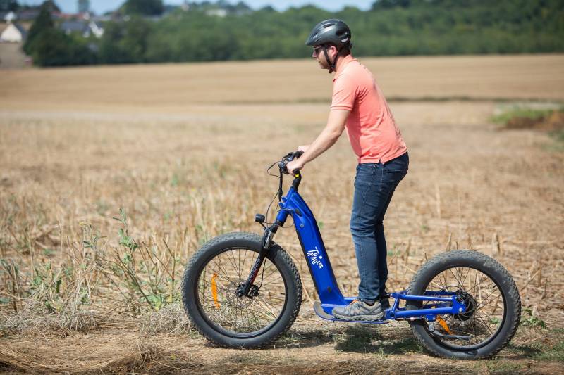 trottinette électrique tout terrain pour adulte pas cher Bordeaux en  Gironde - Spécialiste véhicule électrique Bordeaux - Vélos, trottinettes,  réparation - Vehrts Bleu Company